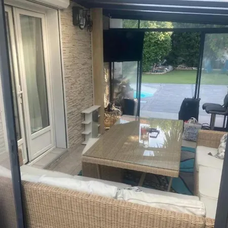 度假居 Bas De Avec Piscine Et Jardin *